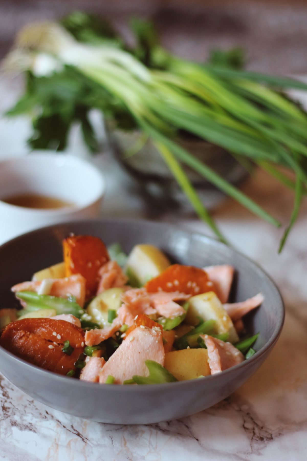 Salade de saumon et poire asiatique Salade de saumon rôti, nashi et patates douces rôties