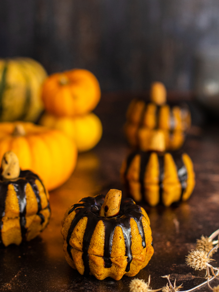 Pumpkin bundt cakes